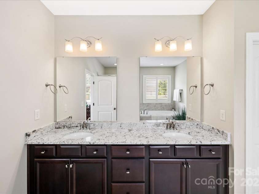 901 Hidden Pond Lane, Waxhaw, NC 28173.  MLS# CAR4284250, YatesRealty ID 32252. 