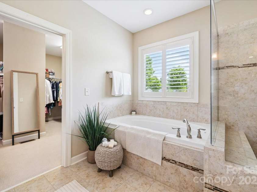 901 Hidden Pond Lane, Waxhaw, NC 28173.  MLS# CAR4284250, YatesRealty ID 32252. 