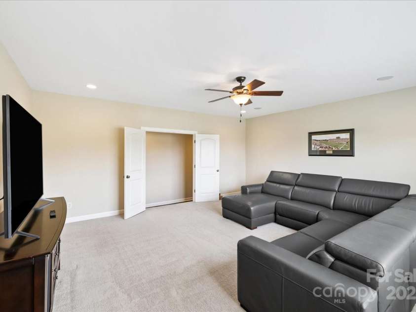 901 Hidden Pond Lane, Waxhaw, NC 28173.  MLS# CAR4284250, YatesRealty ID 32252. 