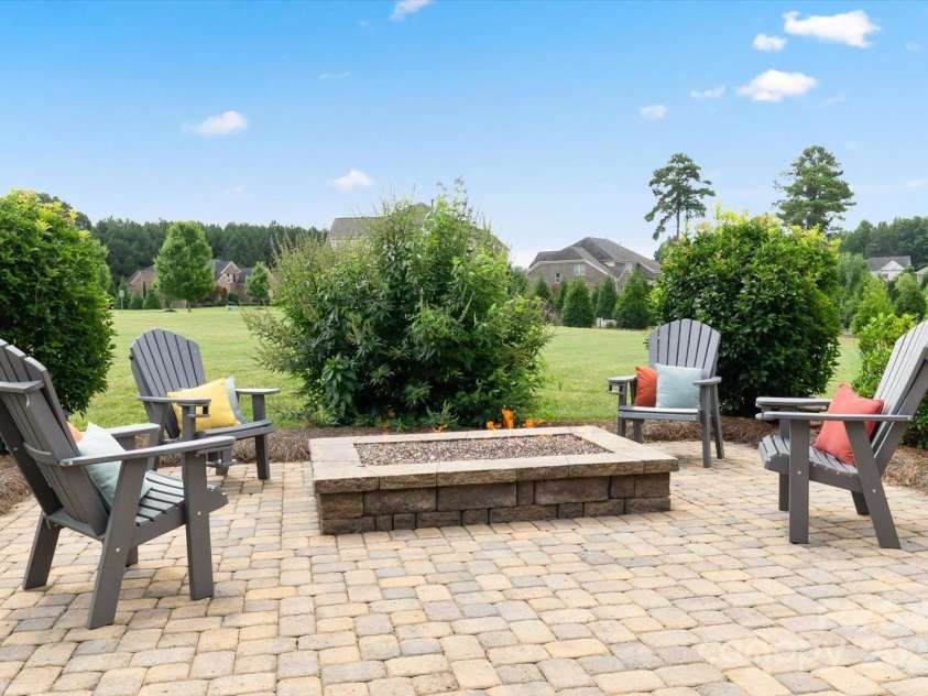 901 Hidden Pond Lane, Waxhaw, NC 28173.  MLS# CAR4284250, YatesRealty ID 32252. 