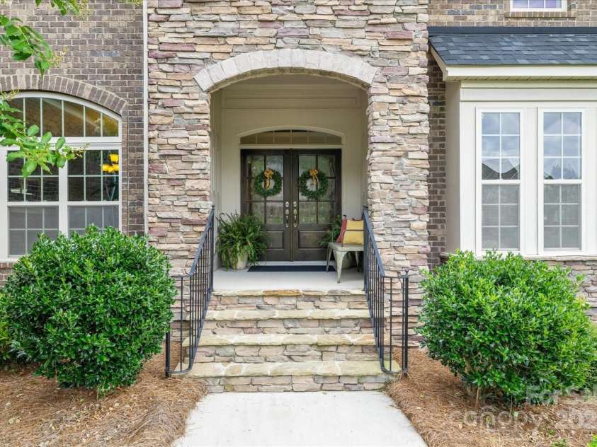 901 Hidden Pond Lane, Waxhaw, NC 28173.  MLS# CAR4284250, YatesRealty ID 32252. 