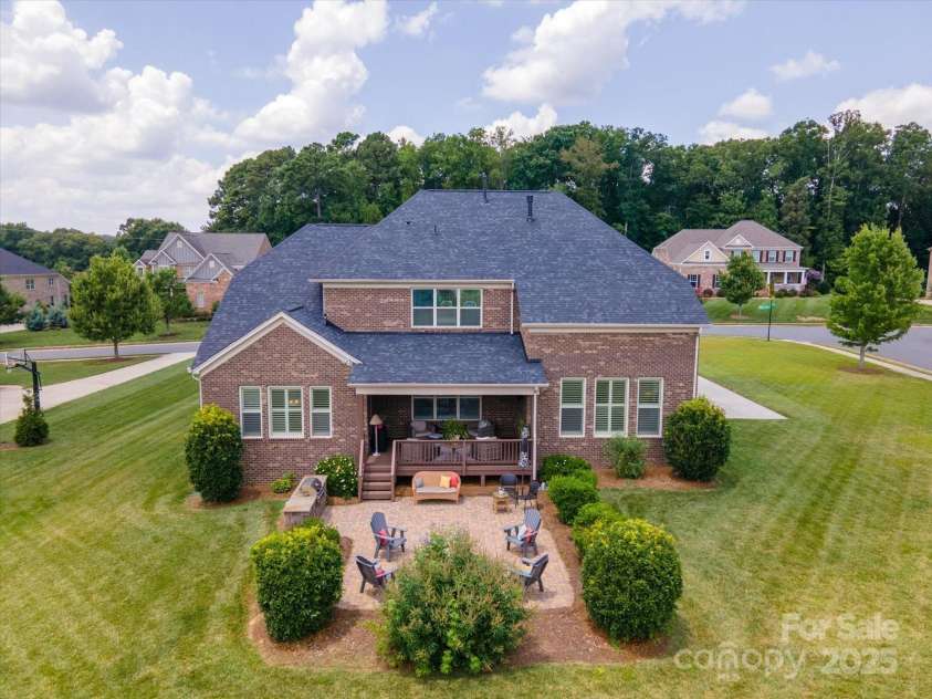 901 Hidden Pond Lane, Waxhaw, NC 28173.  MLS# CAR4284250, YatesRealty ID 32252. 