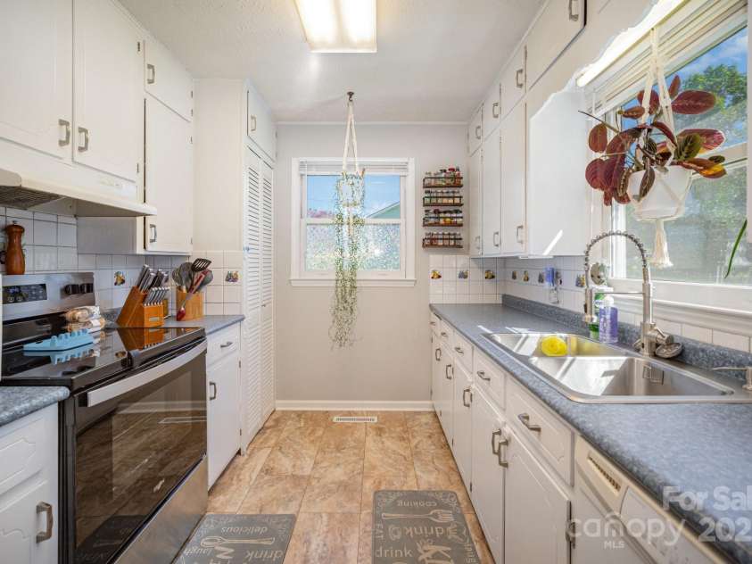 5345 Dentons Chapel Road, Morganton, NC 28655.  MLS# CAR4287003, YatesRealty ID 32253. 
