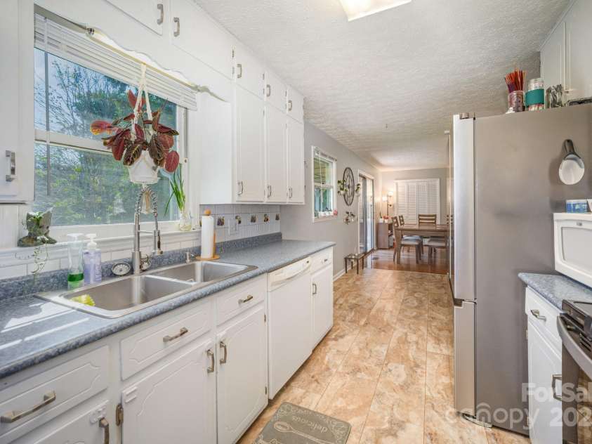 5345 Dentons Chapel Road, Morganton, NC 28655.  MLS# CAR4287003, YatesRealty ID 32253. 