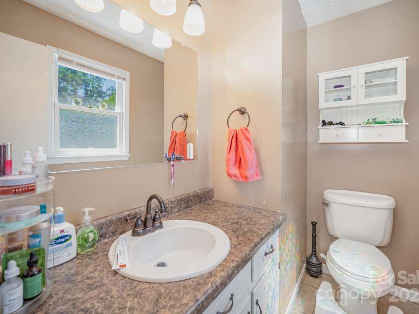 5345 Dentons Chapel Road, Morganton, NC 28655.  MLS# CAR4287003, YatesRealty ID 32253. 