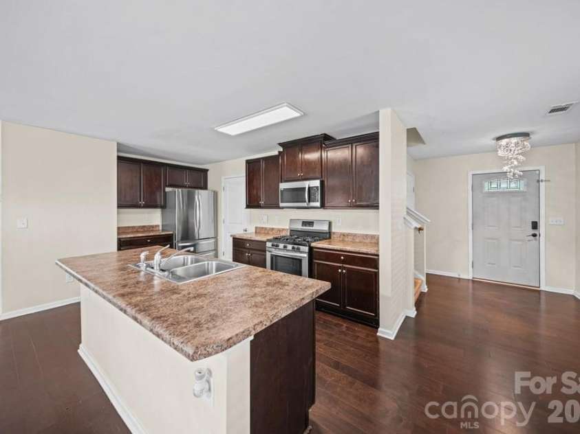 9539 Kendall Drive, Charlotte, NC 28214.  MLS# CAR4395420, YatesRealty ID 32253. 