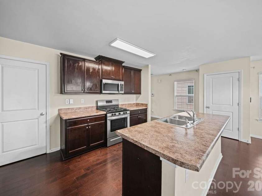 9539 Kendall Drive, Charlotte, NC 28214.  MLS# CAR4395420, YatesRealty ID 32253. 