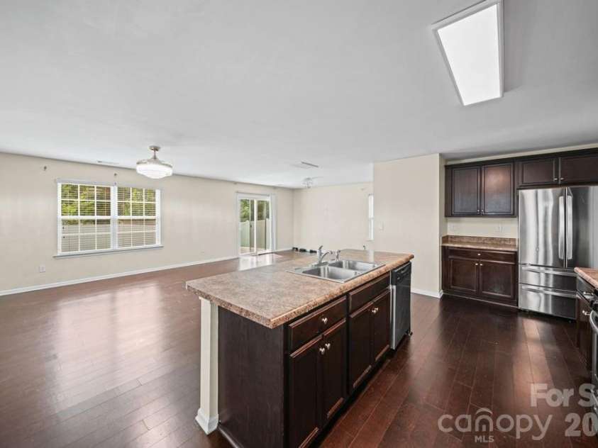 9539 Kendall Drive, Charlotte, NC 28214.  MLS# CAR4395420, YatesRealty ID 32253. 