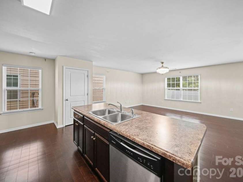 9539 Kendall Drive, Charlotte, NC 28214.  MLS# CAR4395420, YatesRealty ID 32253. 