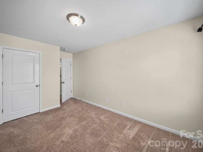 9539 Kendall Drive, Charlotte, NC 28214.  MLS# CAR4395420, YatesRealty ID 32253. 