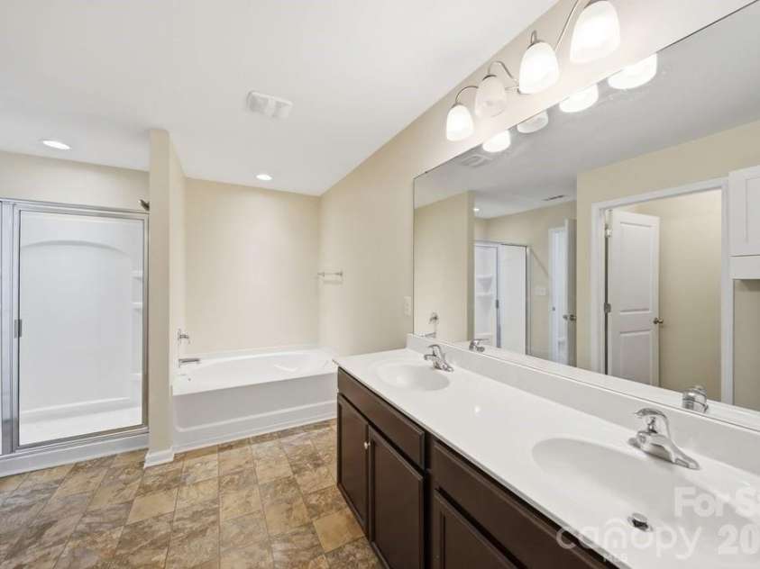 9539 Kendall Drive, Charlotte, NC 28214.  MLS# CAR4395420, YatesRealty ID 32253. 