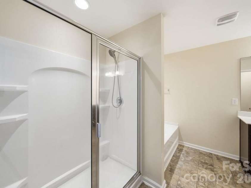 9539 Kendall Drive, Charlotte, NC 28214.  MLS# CAR4395420, YatesRealty ID 32253. 