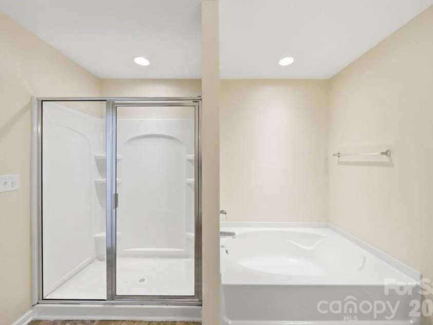 9539 Kendall Drive, Charlotte, NC 28214.  MLS# CAR4395420, YatesRealty ID 32253. 