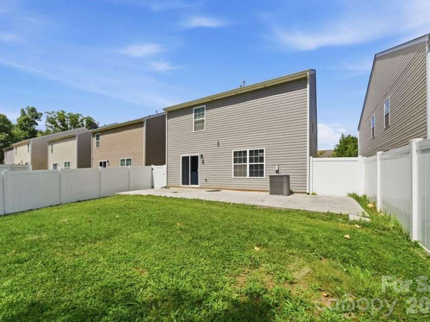 9539 Kendall Drive, Charlotte, NC 28214.  MLS# CAR4395420, YatesRealty ID 32253. Backyard