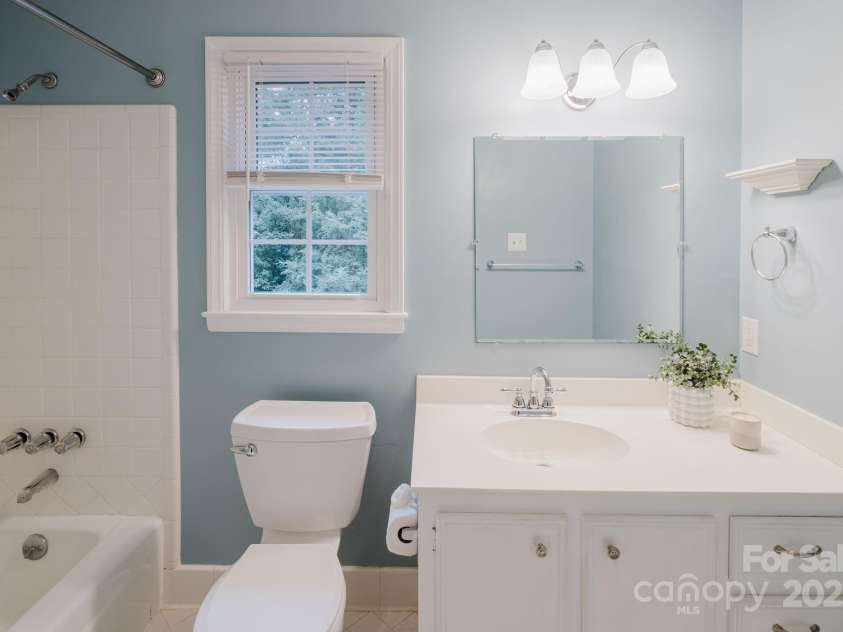 1224 Brockton Lane, Charlotte, NC 28226.  MLS# CAR4287728, YatesRealty ID 32254. 