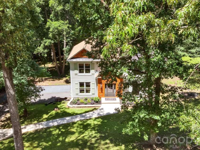 1433 Lurecliff Place, Fort Mill, SC 29708.  MLS# CAR4389425, YatesRealty ID 32254. 
