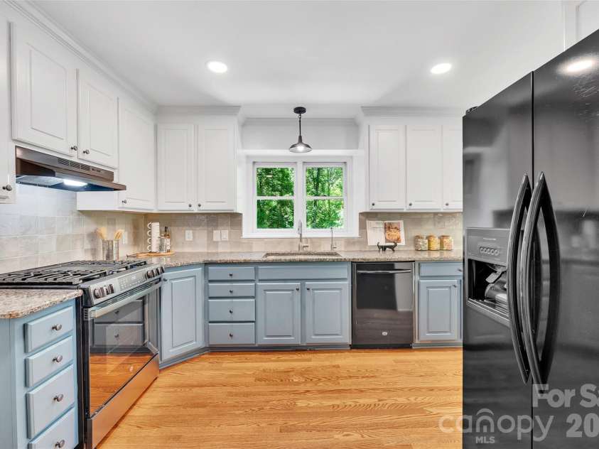 1433 Lurecliff Place, Fort Mill, SC 29708.  MLS# CAR4389425, YatesRealty ID 32254. 