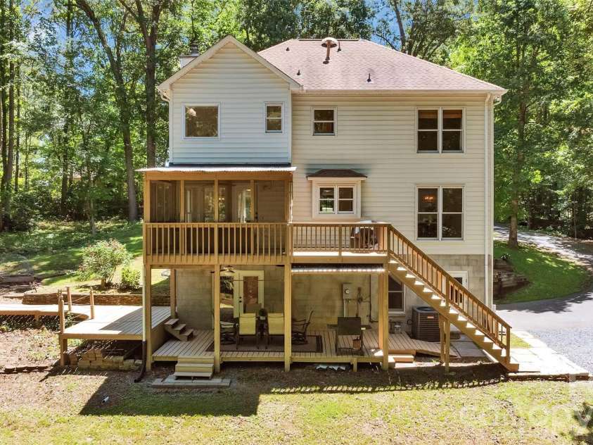 1433 Lurecliff Place, Fort Mill, SC 29708.  MLS# CAR4389425, YatesRealty ID 32254. 
