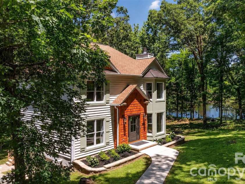 1433 Lurecliff Place, Fort Mill, SC 29708.  MLS# CAR4389425, YatesRealty ID 32254. 