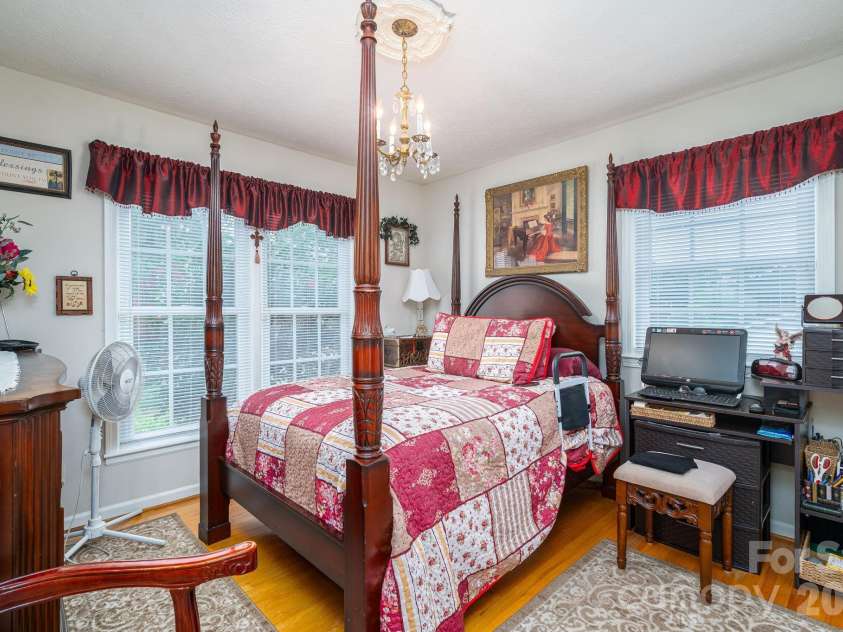 818 Hill Street, Shelby, NC 28152.  MLS# CAR4396242, YatesRealty ID 32255. 