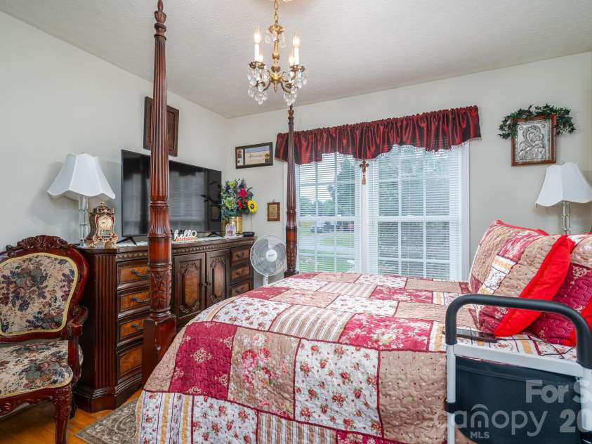 818 Hill Street, Shelby, NC 28152.  MLS# CAR4396242, YatesRealty ID 32255. 