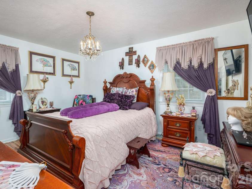 818 Hill Street, Shelby, NC 28152.  MLS# CAR4396242, YatesRealty ID 32255. 