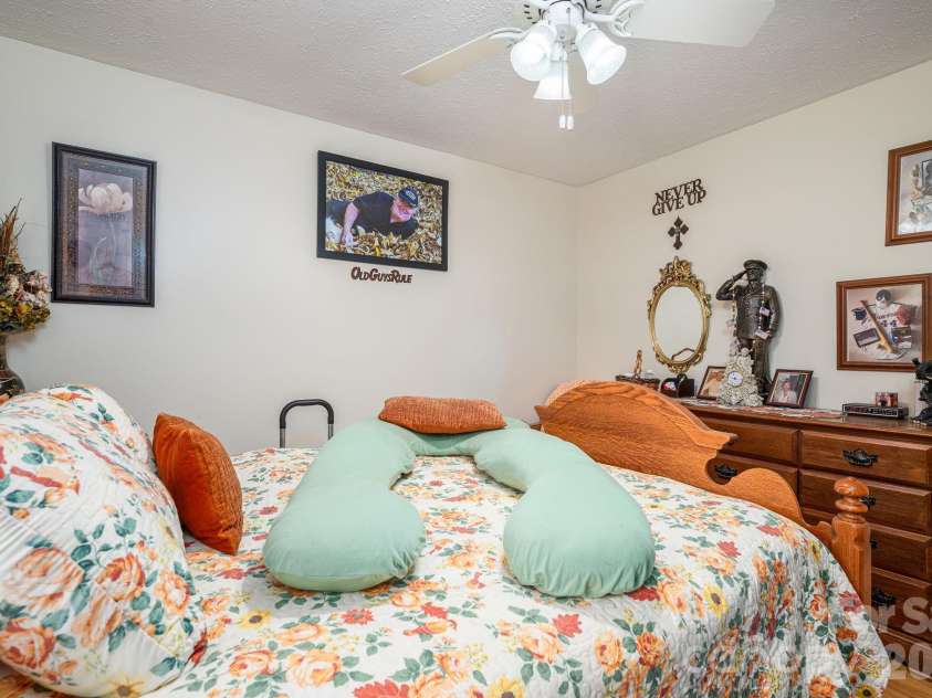 818 Hill Street, Shelby, NC 28152.  MLS# CAR4396242, YatesRealty ID 32255. 