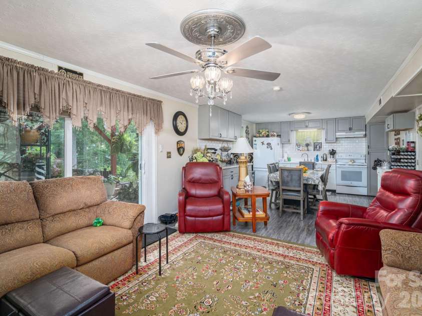 818 Hill Street, Shelby, NC 28152.  MLS# CAR4396242, YatesRealty ID 32255. 