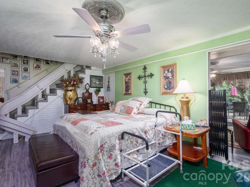 818 Hill Street, Shelby, NC 28152.  MLS# CAR4396242, YatesRealty ID 32255. 