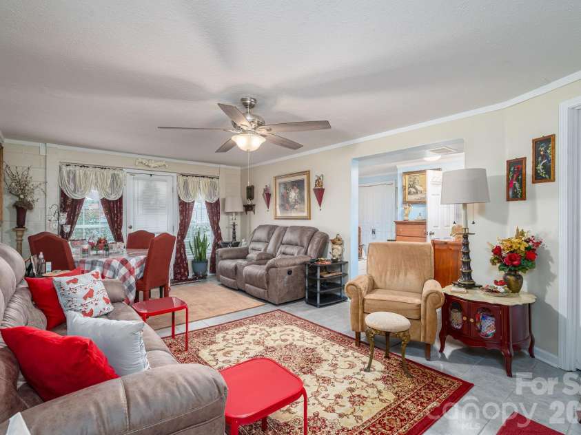 818 Hill Street, Shelby, NC 28152.  MLS# CAR4396242, YatesRealty ID 32255. 