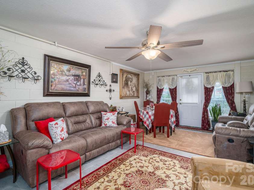 818 Hill Street, Shelby, NC 28152.  MLS# CAR4396242, YatesRealty ID 32255. 