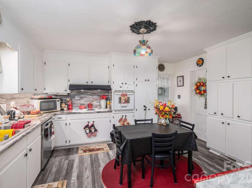818 Hill Street, Shelby, NC 28152.  MLS# CAR4396242, YatesRealty ID 32255. 