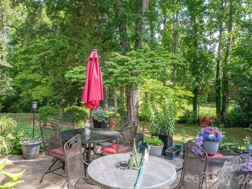 818 Hill Street, Shelby, NC 28152.  MLS# CAR4396242, YatesRealty ID 32255. 