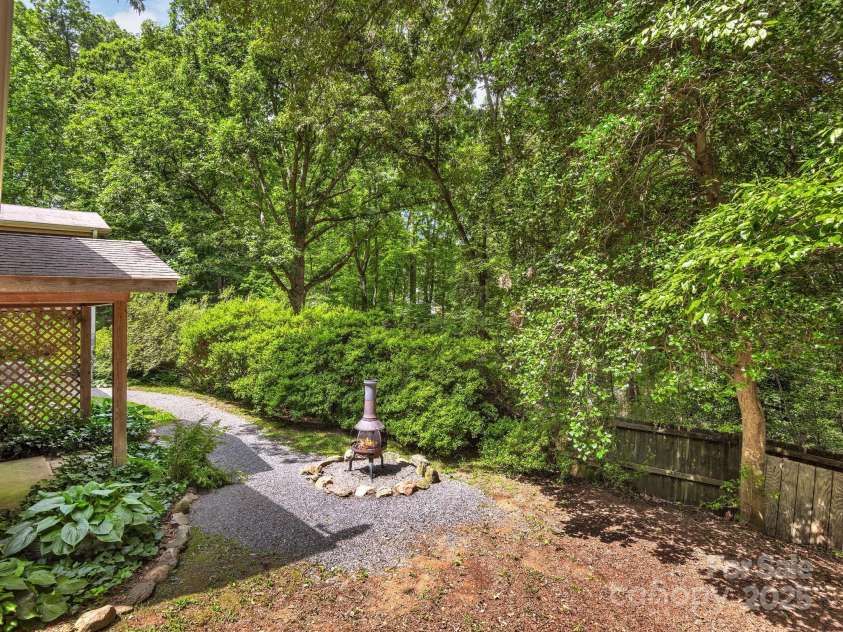 18 Wild Violet Lane, Arden, NC 28704.  MLS# CAR4284838, YatesRealty ID 32256. 