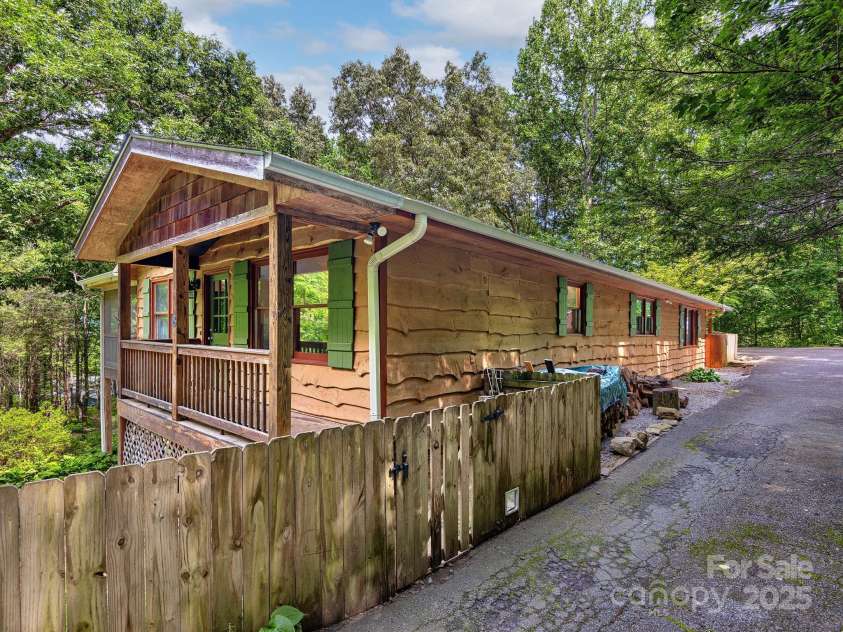 18 Wild Violet Lane, Arden, NC 28704.  MLS# CAR4284838, YatesRealty ID 32256. 