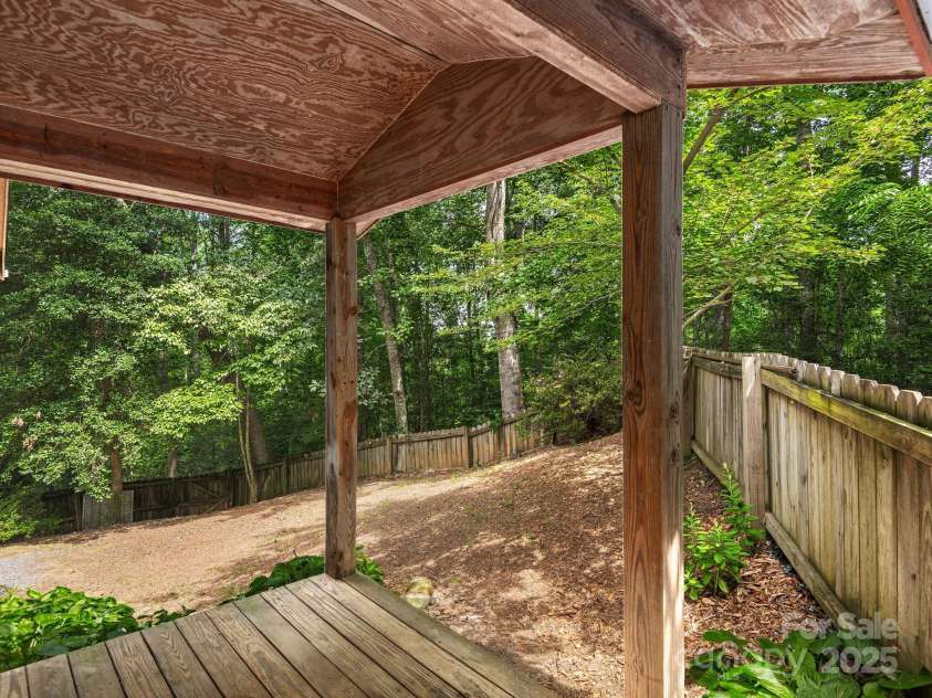 18 Wild Violet Lane, Arden, NC 28704.  MLS# CAR4284838, YatesRealty ID 32256. 