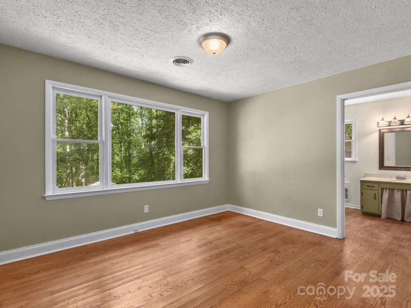 18 Wild Violet Lane, Arden, NC 28704.  MLS# CAR4284838, YatesRealty ID 32256. 