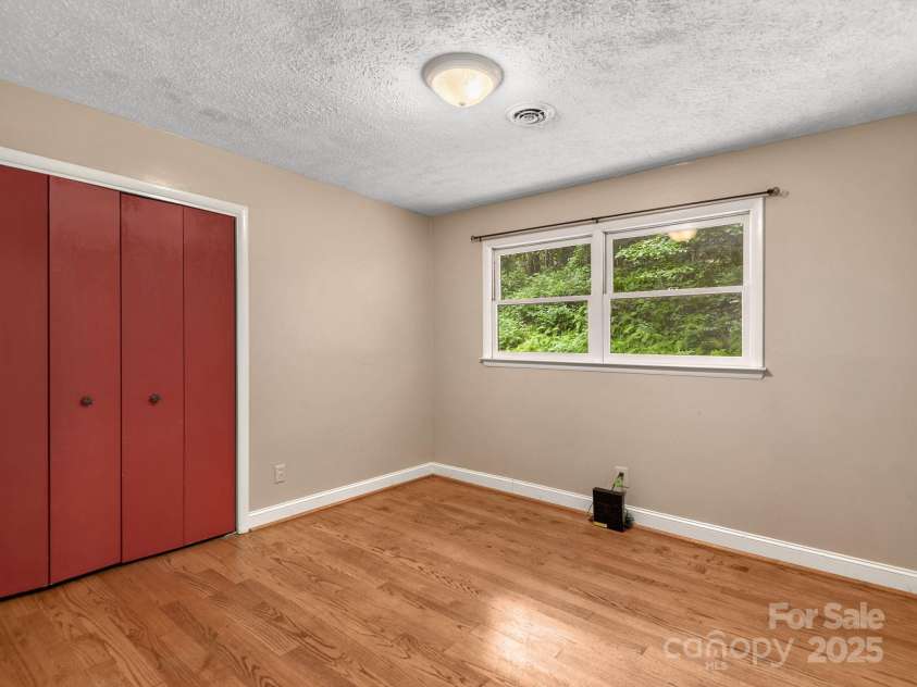 18 Wild Violet Lane, Arden, NC 28704.  MLS# CAR4284838, YatesRealty ID 32256. 