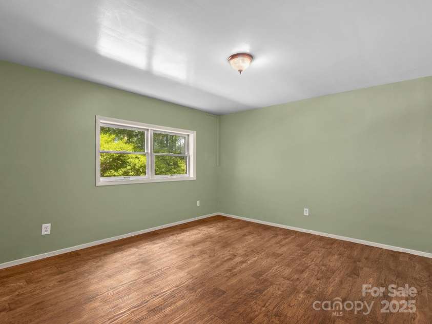 18 Wild Violet Lane, Arden, NC 28704.  MLS# CAR4284838, YatesRealty ID 32256. 