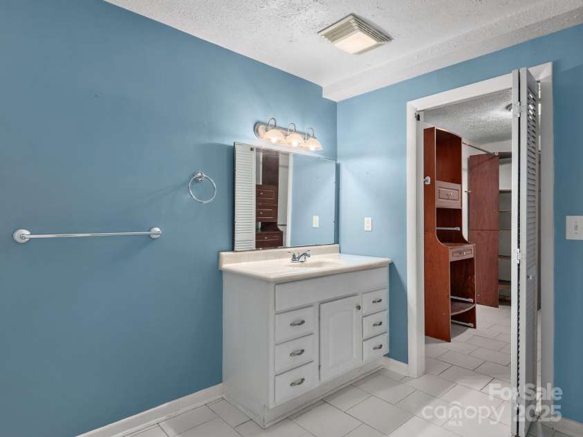 18 Wild Violet Lane, Arden, NC 28704.  MLS# CAR4284838, YatesRealty ID 32256. 