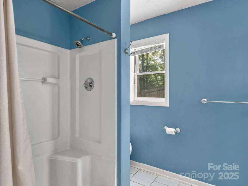 18 Wild Violet Lane, Arden, NC 28704.  MLS# CAR4284838, YatesRealty ID 32256. 