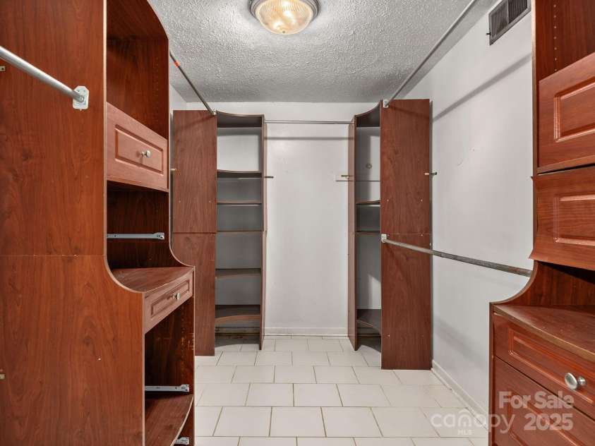 18 Wild Violet Lane, Arden, NC 28704.  MLS# CAR4284838, YatesRealty ID 32256. 