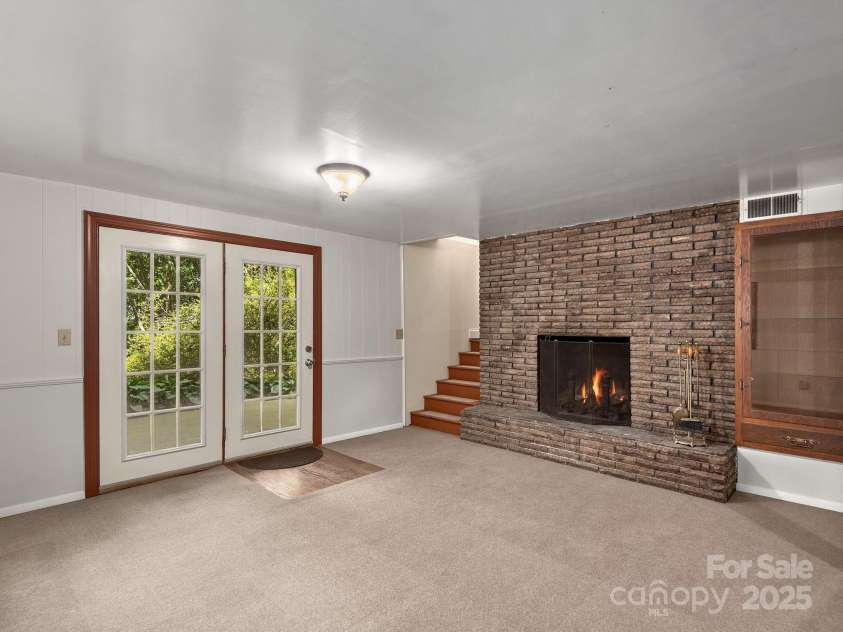 18 Wild Violet Lane, Arden, NC 28704.  MLS# CAR4284838, YatesRealty ID 32256. 