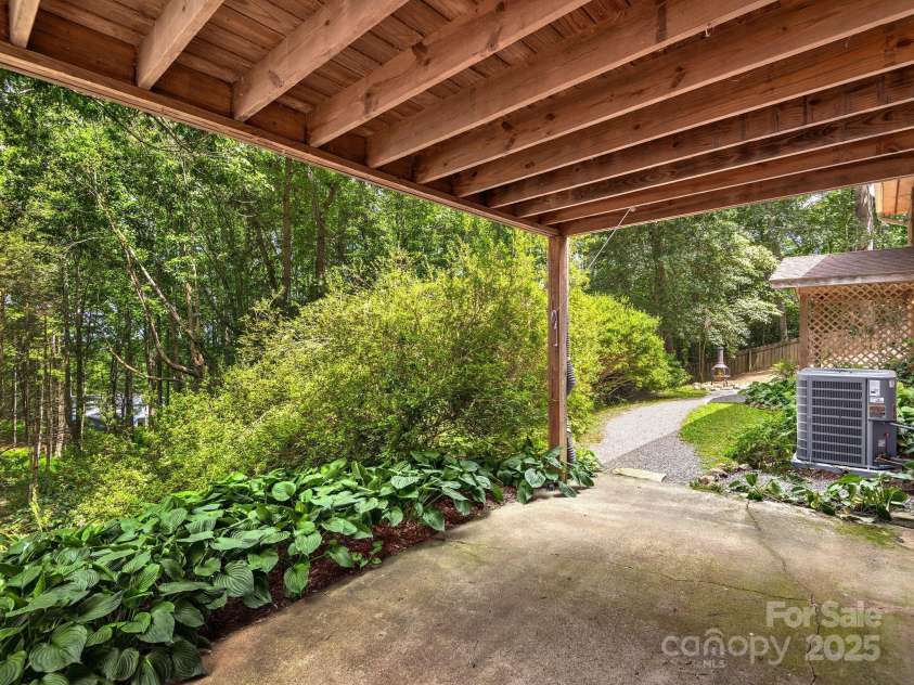 18 Wild Violet Lane, Arden, NC 28704.  MLS# CAR4284838, YatesRealty ID 32256. 