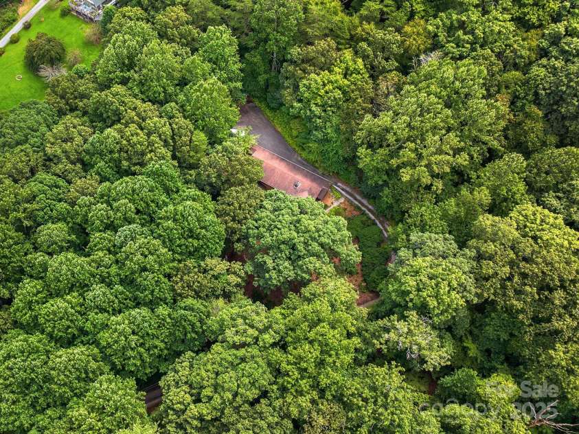 18 Wild Violet Lane, Arden, NC 28704.  MLS# CAR4284838, YatesRealty ID 32256. 