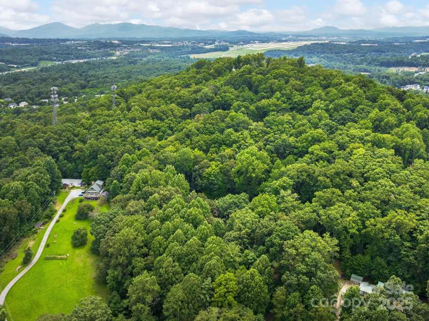 18 Wild Violet Lane, Arden, NC 28704.  MLS# CAR4284838, YatesRealty ID 32256. 