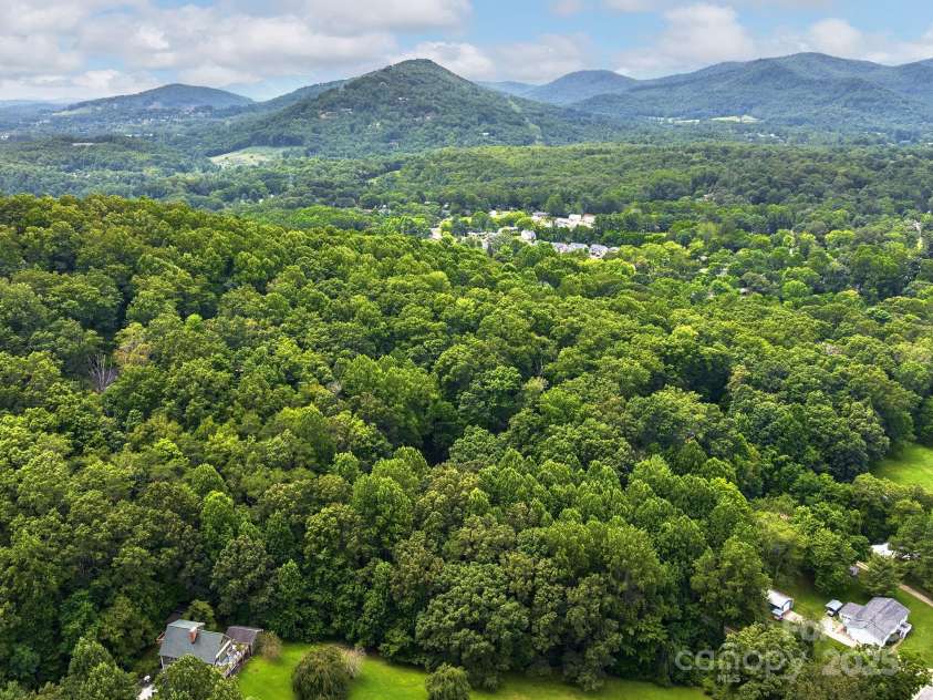 18 Wild Violet Lane, Arden, NC 28704.  MLS# CAR4284838, YatesRealty ID 32256. 