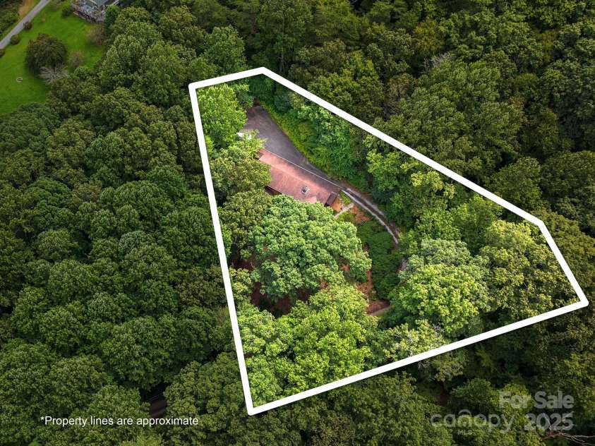 18 Wild Violet Lane, Arden, NC 28704.  MLS# CAR4284838, YatesRealty ID 32256. 