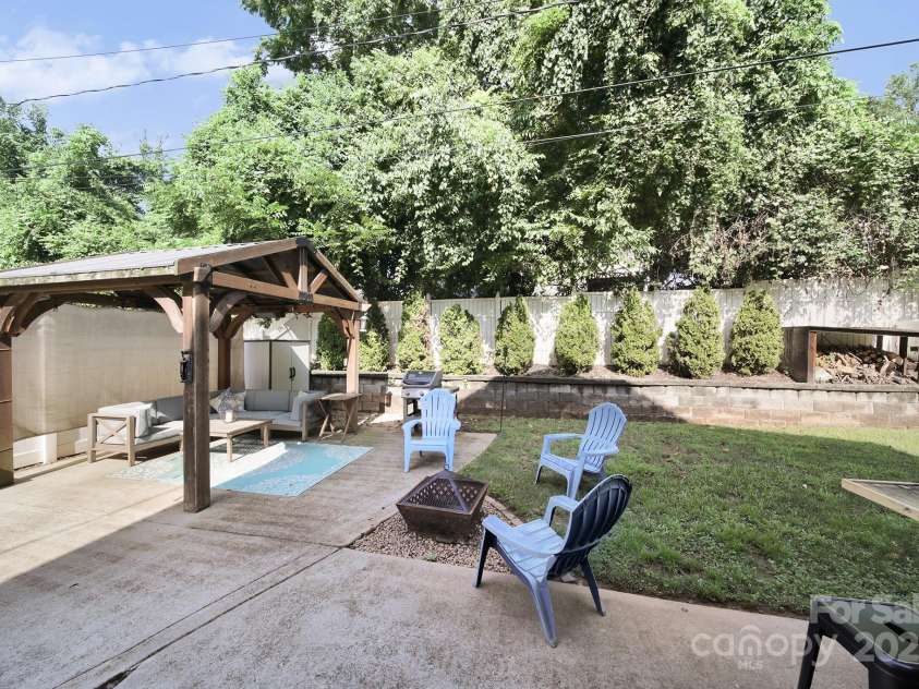 1917 Stroud Park Court, Charlotte, NC 28206.  MLS# CAR4289831, YatesRealty ID 32257. 