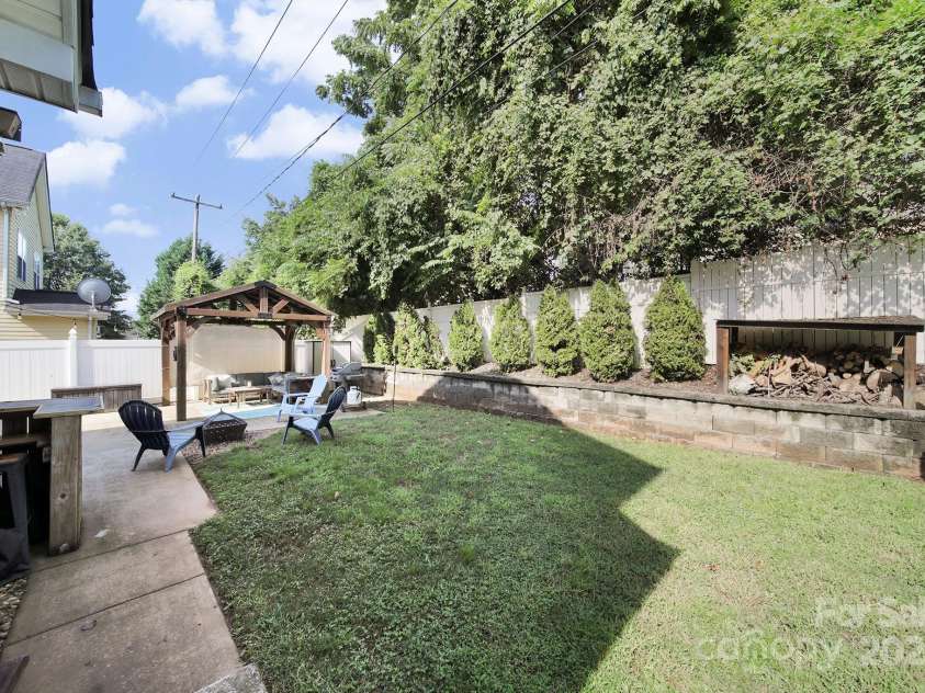 1917 Stroud Park Court, Charlotte, NC 28206.  MLS# CAR4289831, YatesRealty ID 32257. 